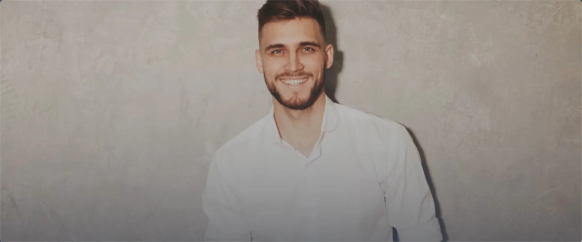 Haarsystem - junger Mann mit vollem Haar_Bild