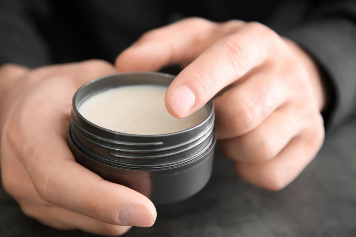 Haarwachs zum Styling eines Haarsystems