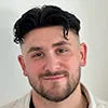 mann mit haarsystem