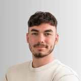 Kunde von divine hairsystems mit haarsystem